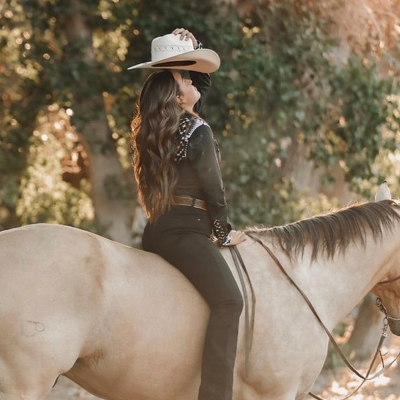 Meet your Posher, Ruby - Picture 1 of 3